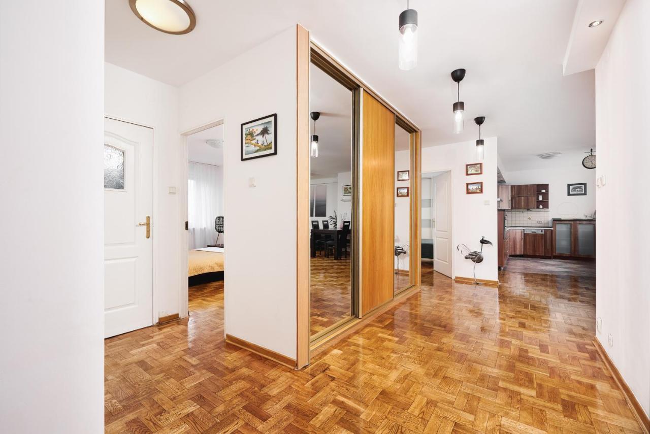 Apartment Lumina Spacious Near The Railway Station