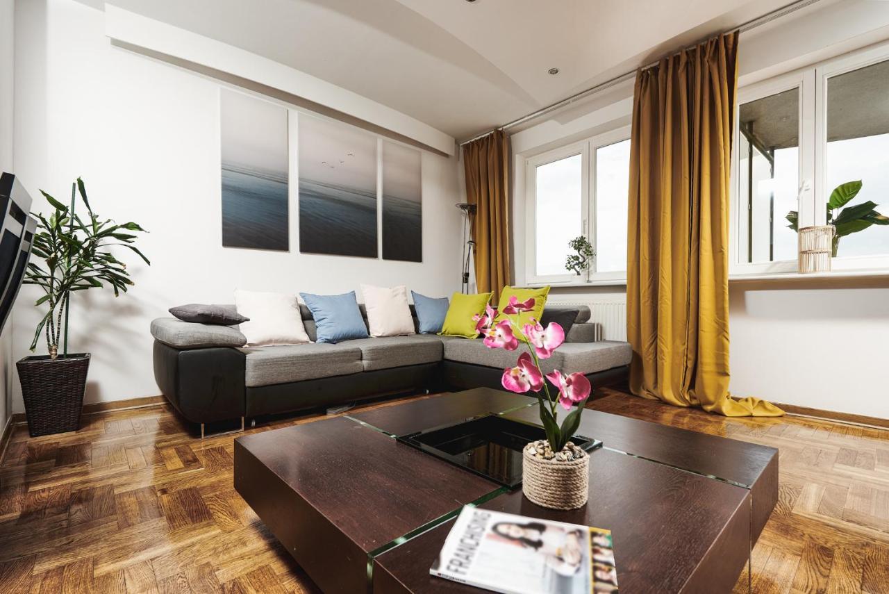 Apartment Lumina Spacious Near The Railway Station *