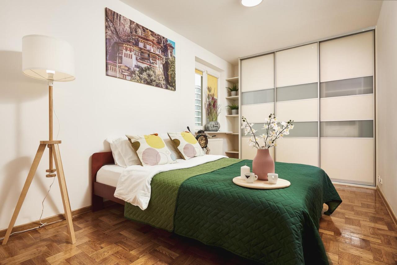 Lumina Spacious Near The Railway Station Apartment *